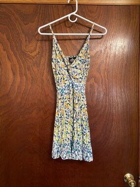 Angie women’s size medium sun dress